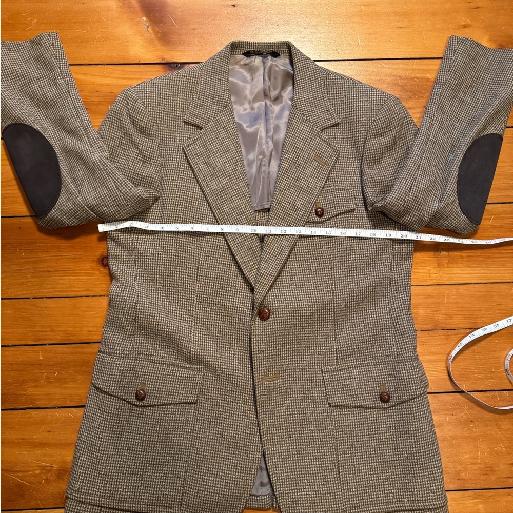 Brown Patterned Blazer With Button-Down Pockets - image 10